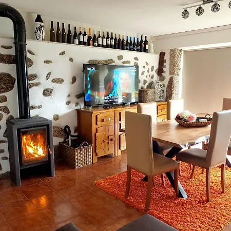 Dom wakacyjny House With 4 Bedrooms In With Wonderful Mountain View Shared Pool Terrace *