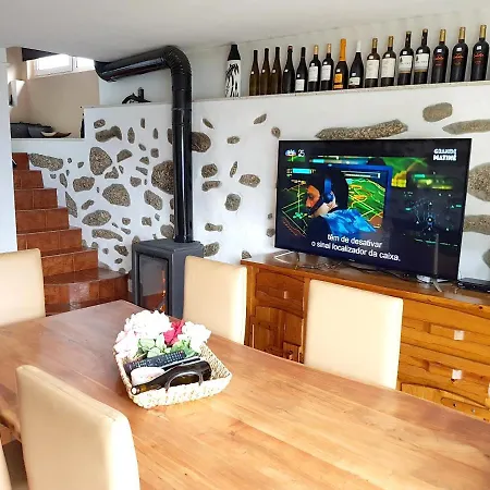 Dom wakacyjny House With 4 Bedrooms In With Wonderful Mountain View Shared Pool Terrace *