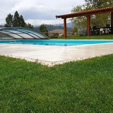 Dom wakacyjny House With 4 Bedrooms In With Wonderful Mountain View Shared Pool Terrace *
