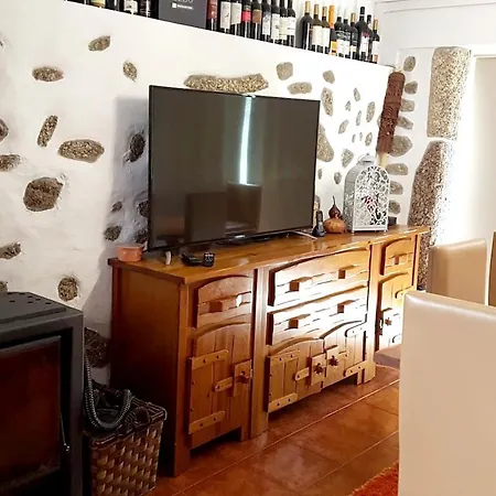 Dom wakacyjny House With 4 Bedrooms In With Wonderful Mountain View Shared Pool Terrace *