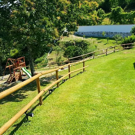 Сasa de vacaciones House With 4 Bedrooms In With Wonderful Mountain View Shared Pool Terrace Cabeceiras de Basto