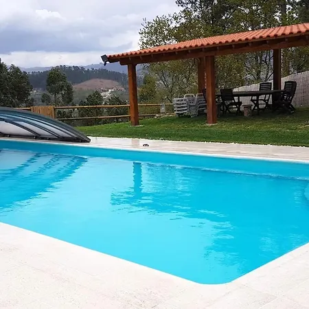 Dom wakacyjny House With 4 Bedrooms In With Wonderful Mountain View Shared Pool Terrace *